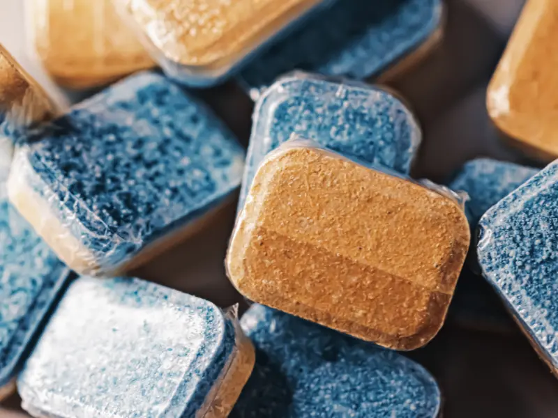 Funda Sourcing dishwasher formats product sourcing image with dishwasher tablets, powders, pouches, and private-label cleaning packs