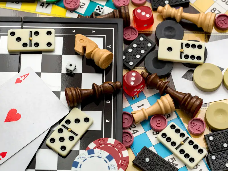 Funda Sourcing games product sourcing image with board games, card games, activity sets, and family entertainment products