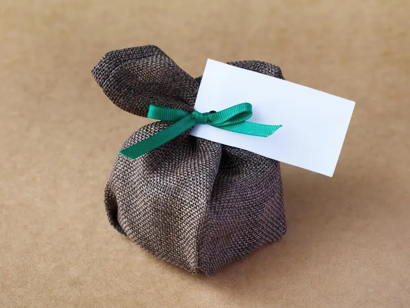 Funda Sourcing gift packaging product sourcing image with pouches, boxes, cards, trays, and display-ready jewelry packaging