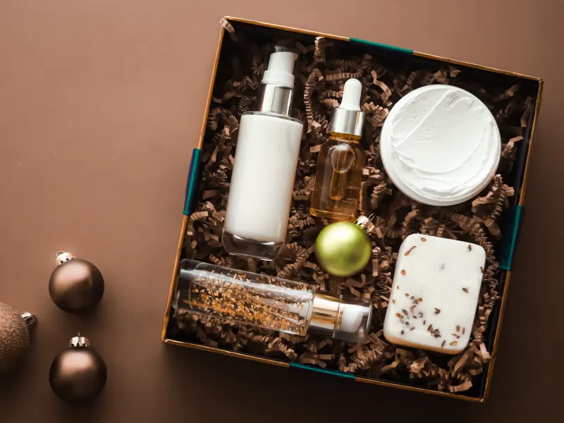 Funda Sourcing gift sets product sourcing image with bundled beauty sets with coordinated packaging, inserts, and product presentation