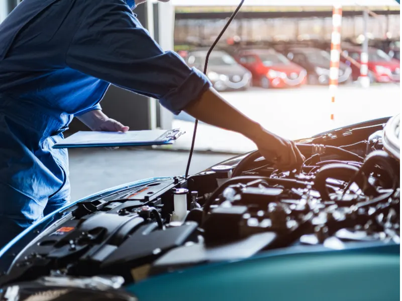 Funda Sourcing maintenance kits product sourcing image with emergency kits, tire accessories, safety items, and bundled care sets