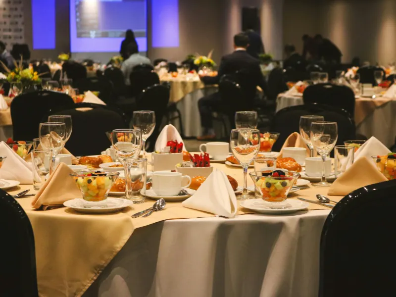 Funda Sourcing napkins product sourcing image with napkins, tabletop paper goods, and hospitality-ready fiber products
