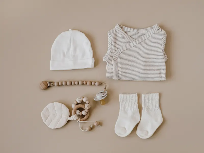Funda Sourcing socks & accessories product sourcing image with socks, hats, scarves, soft accessories, and coordinated add-on products