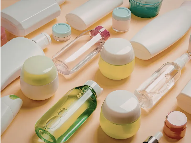 Funda Sourcing travel formats product sourcing image with travel bottles, cases, organizers, and compact beauty accessories