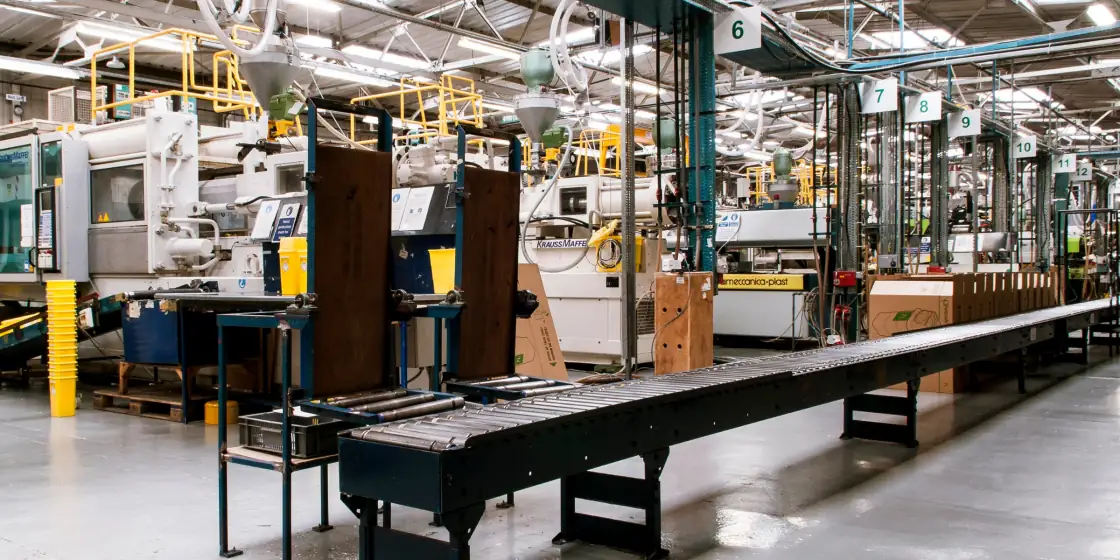 Sourcing agent versus factory direct guide for buyers comparing support options