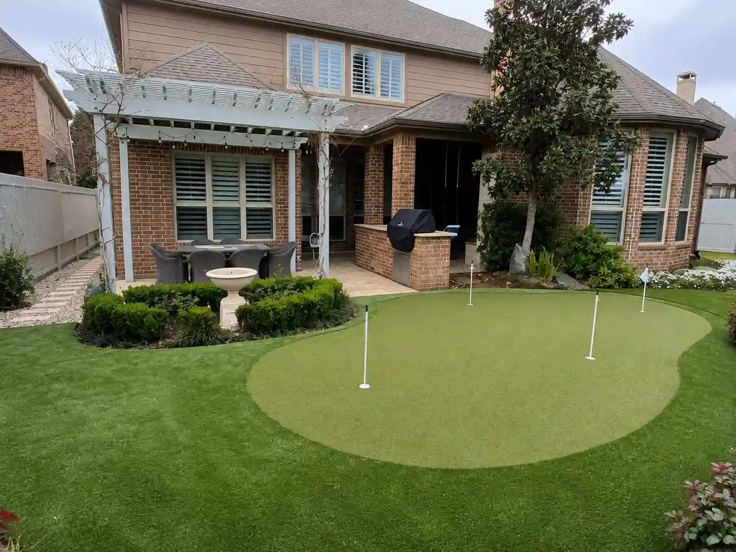 Residential artificial grass golf lawn showing the finished application of synthetic turf